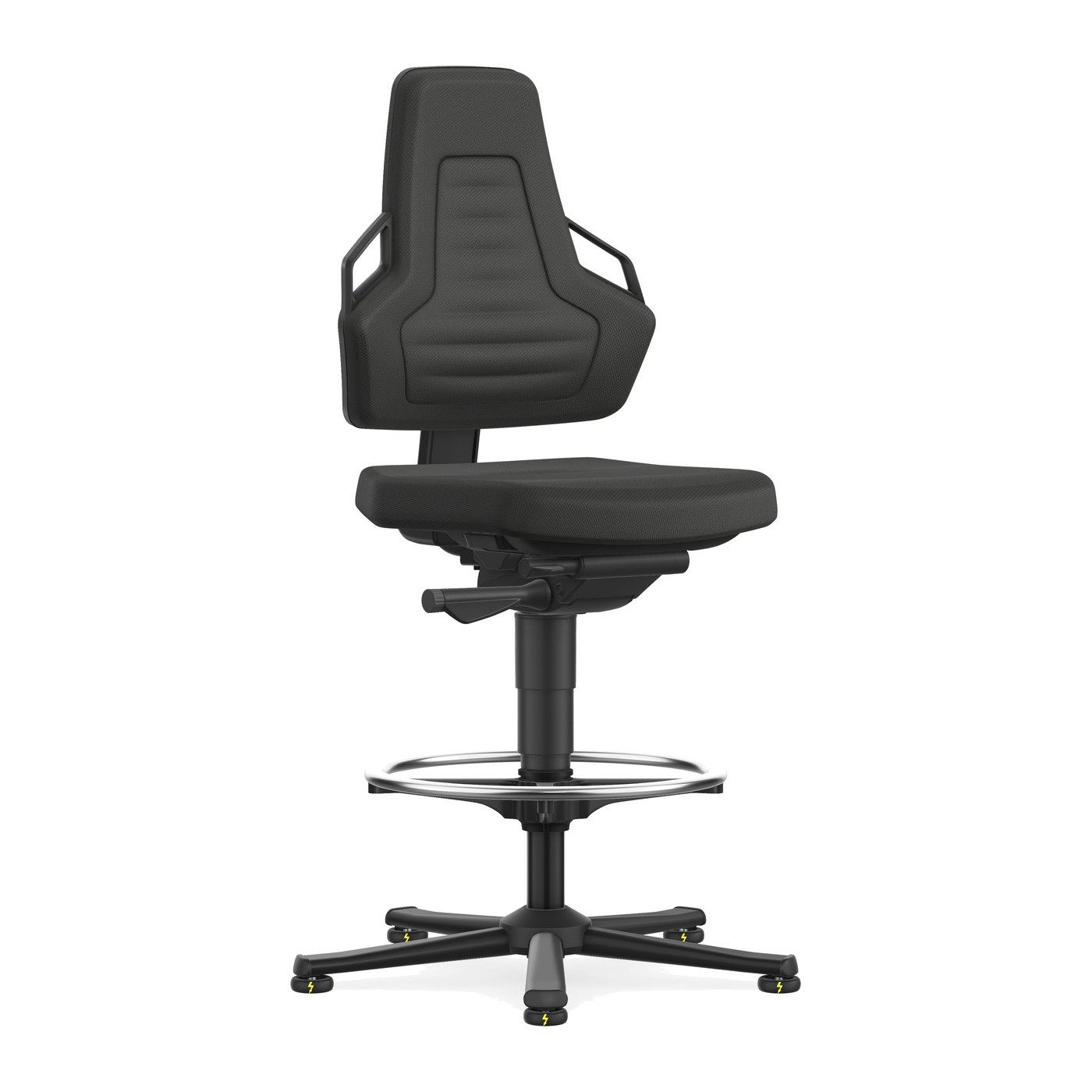 Silla alta antiestática Nexxit 9031-E con aro reposapiés cromado y deslizadores, vista en tres cuartos: respaldo estrecho con asas negras y asiento tapizado negro